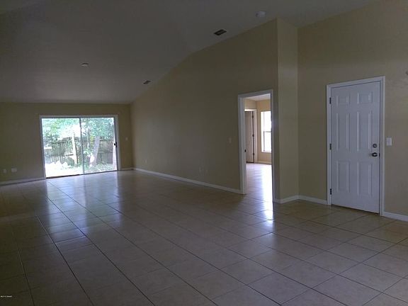 3rd image of 1594 Selma Ave