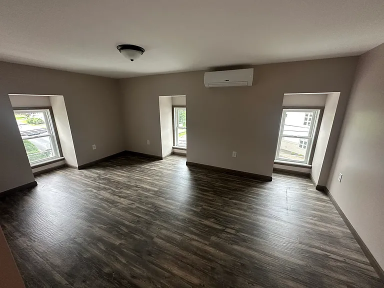 107B N Market St — Photo 18