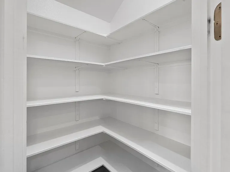203 E Salty St — Photo 11