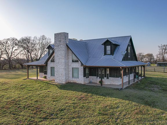 2nd image of 300 Private Road 33142