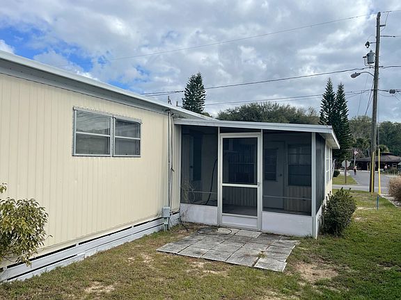 3rd image of 100 Holly Dr