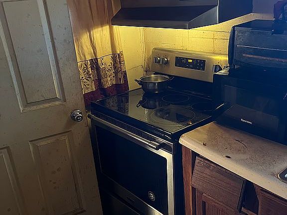 4th image of 1313 Greenwood St