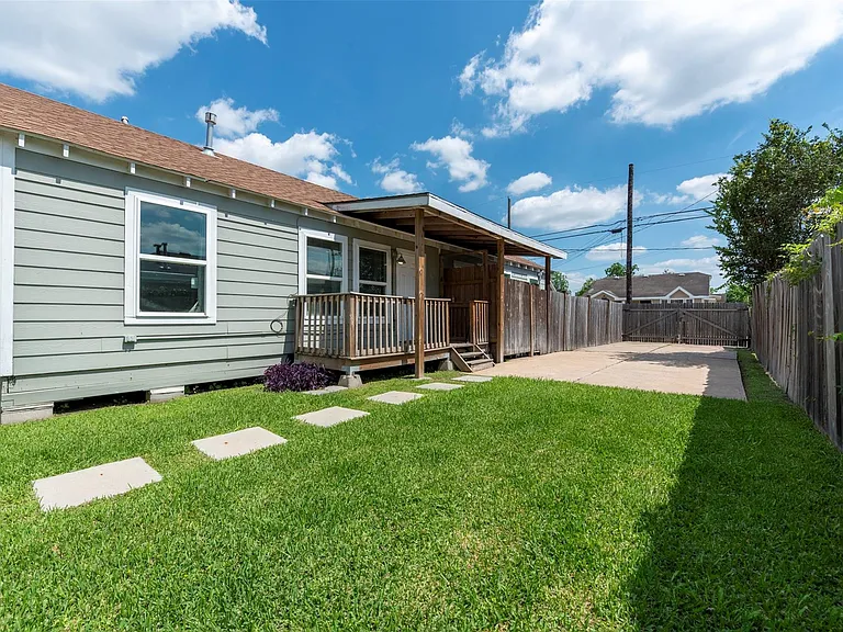 1121 Panama St — Photo 3