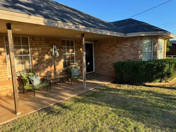 1524 E 6th St, Petersburg, TX 79250