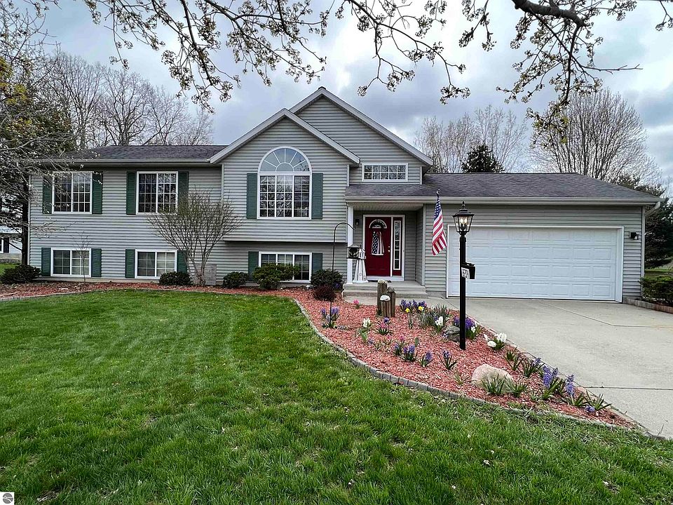 1st image of 8204 Muscatay Grv NE