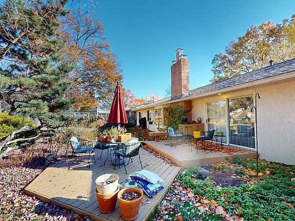 2nd image of 516 E Schreyer Pl