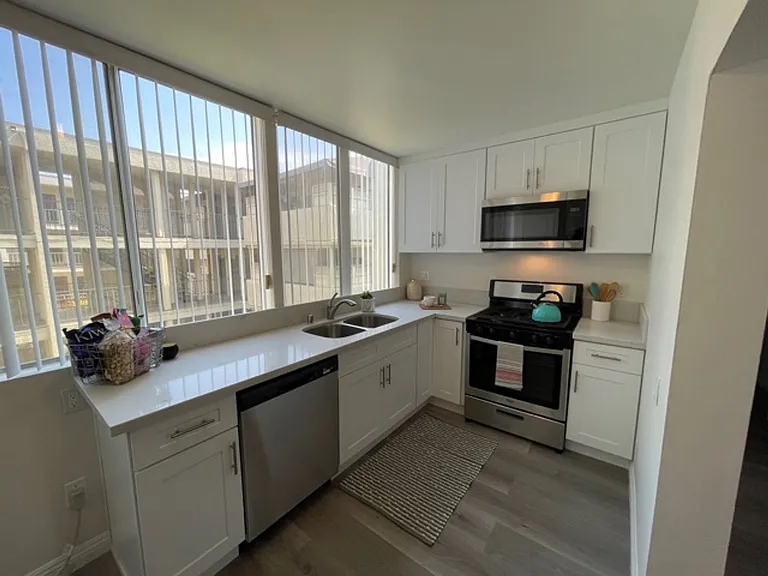 160 S Michigan — Photo 19