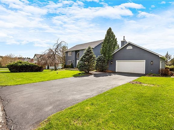 3rd image of 4520 Red Spruce Ln