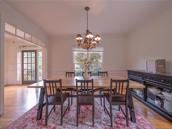 5th image of 3713 Burbank Ln