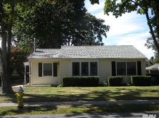 84 Washington Ave, West Sayville, NY 11796