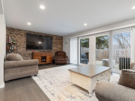 3rd image of 39 Sorrento Dr