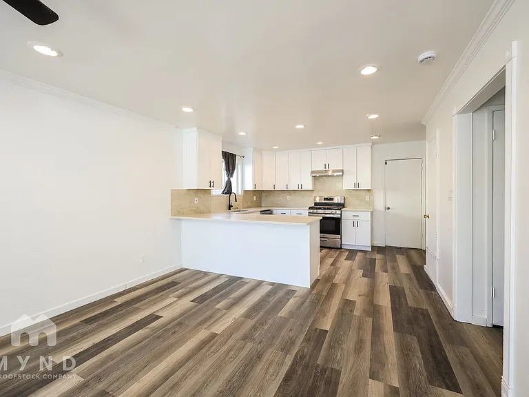 12 Nautilus Ct — Photo 7