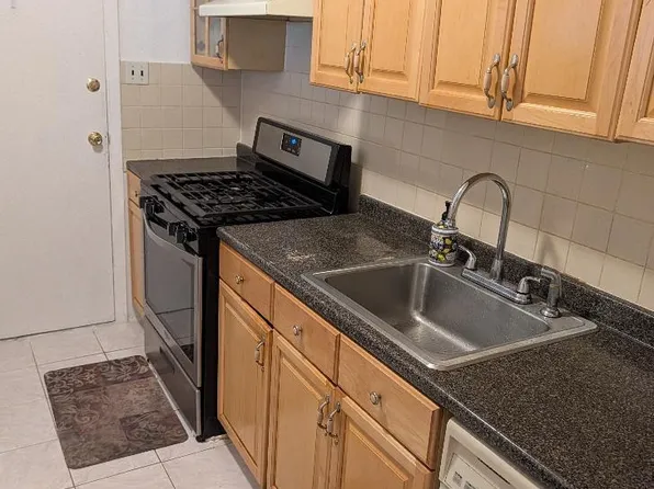 2201 Strahle St APT E203, Philadelphia, PA 19152