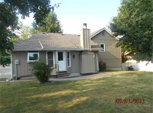 1117 NE Oak Tree Dr, Lees Summit, MO 64086