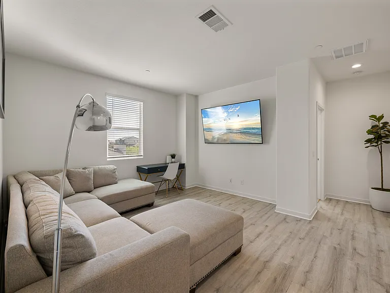 50105 Rocamora St — Photo 29
