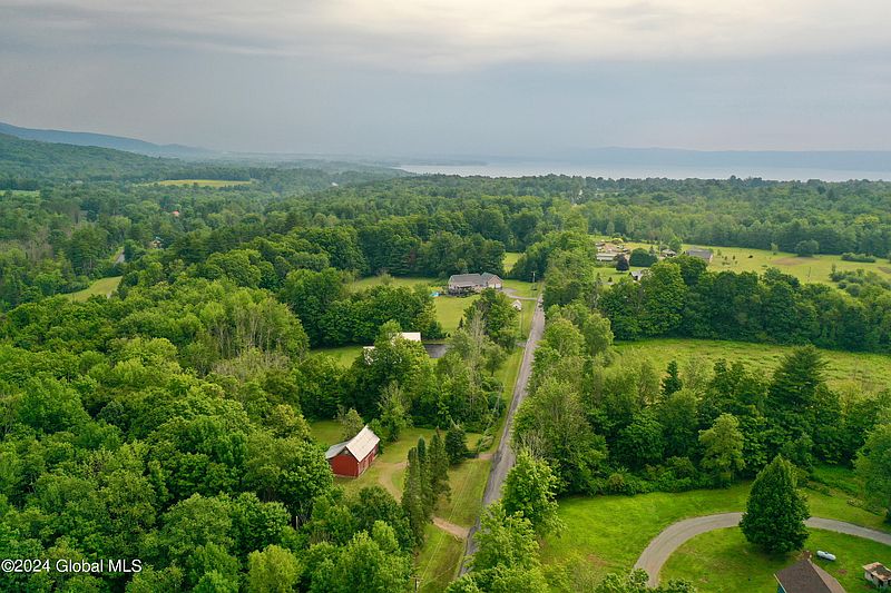 3rd image of 183 Paradise Point Road