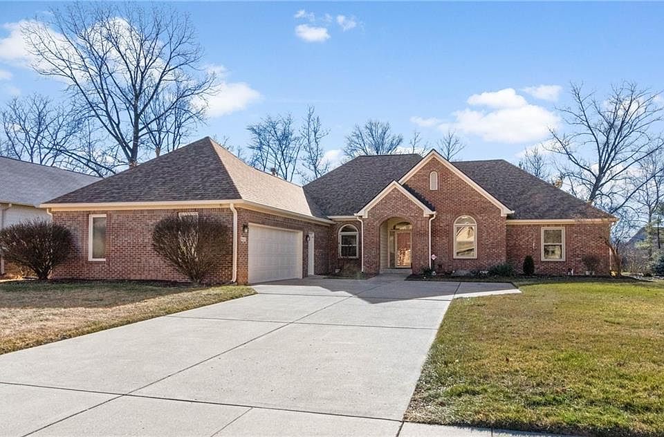1st image of 9027 Pinecreek Way