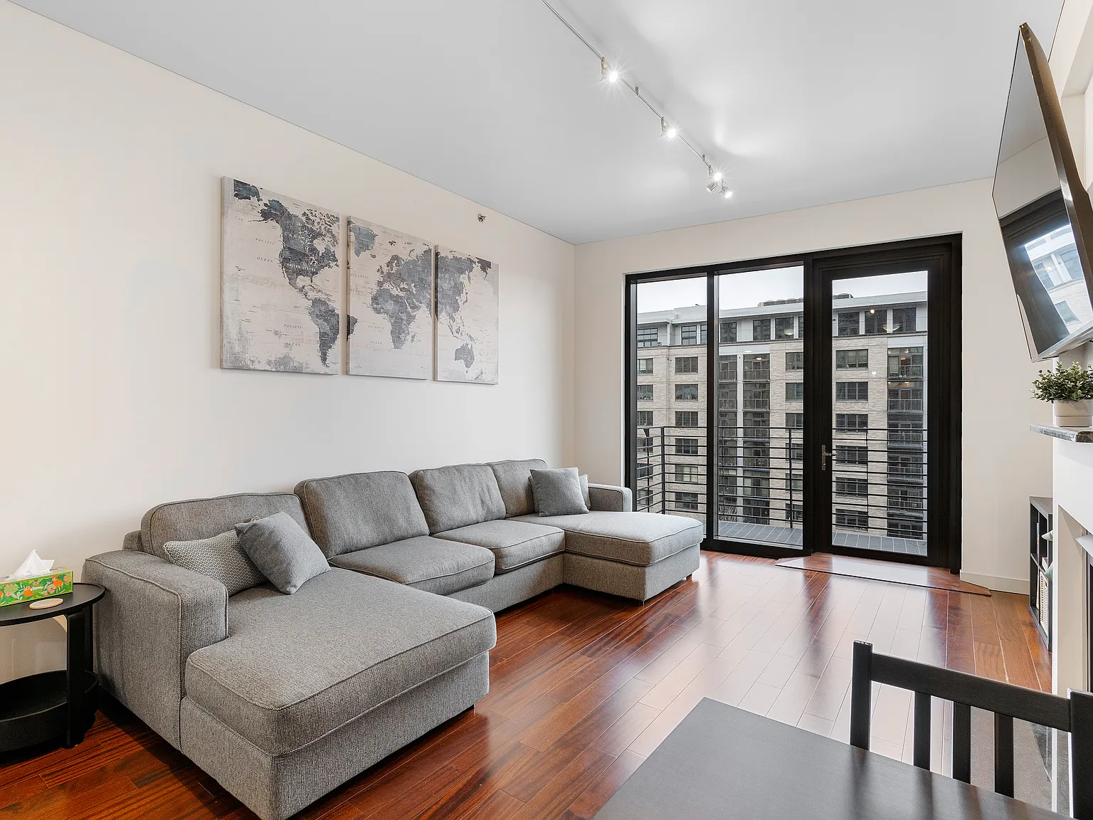 2 bed, 1056 sqft, $3,400 — Photo 2