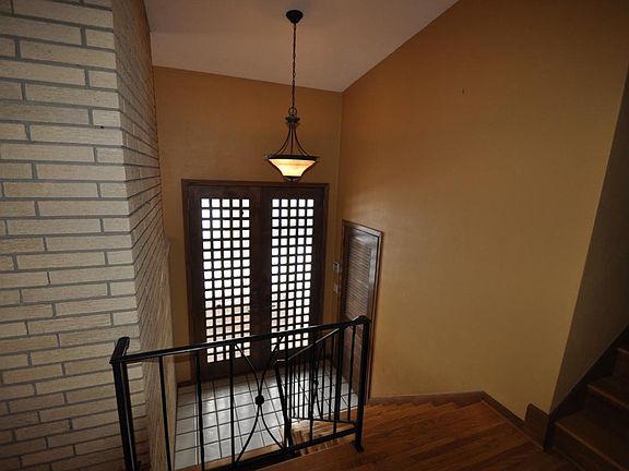 4th image of 2509 E Poplar Ave