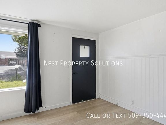 2nd image of 11 Ivy St NE