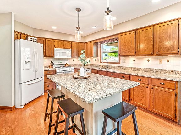 5th image of 797 Cottonwood Dr