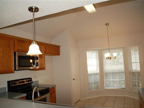 5th image of 1301 Hidden Glade Dr
