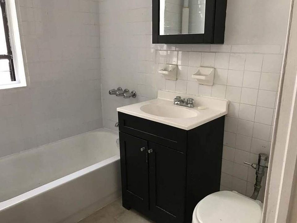 2nd image of 356 Maple St APT B6