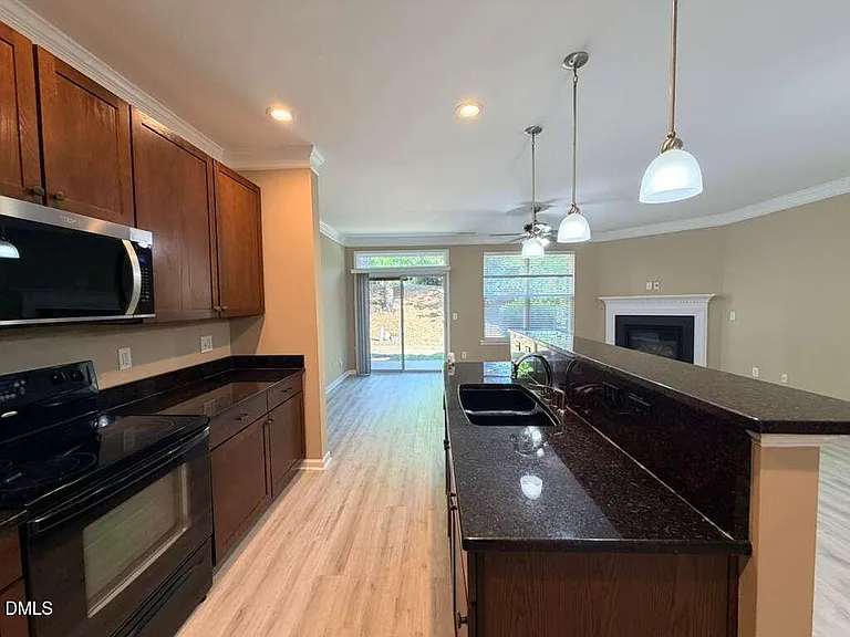 1061 Remington Oaks Cir — Photo 12