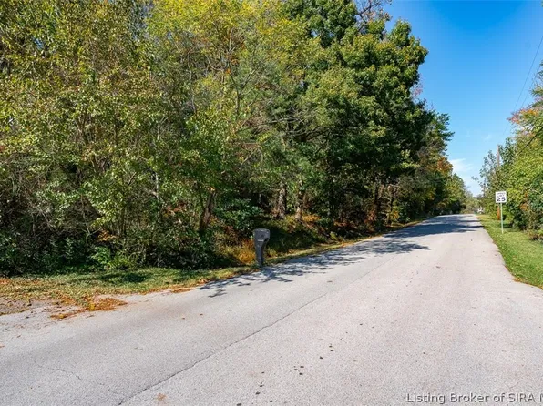 200 Block Broeker Lane, New Albany, IN 47150