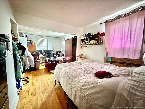4th image of 40 McDougall Ave