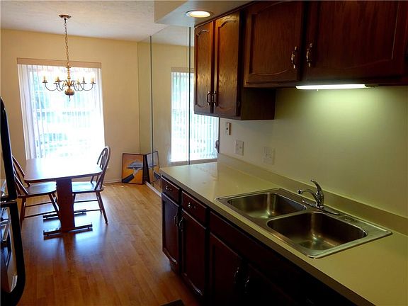 4th image of 58 Wood Creek Dr