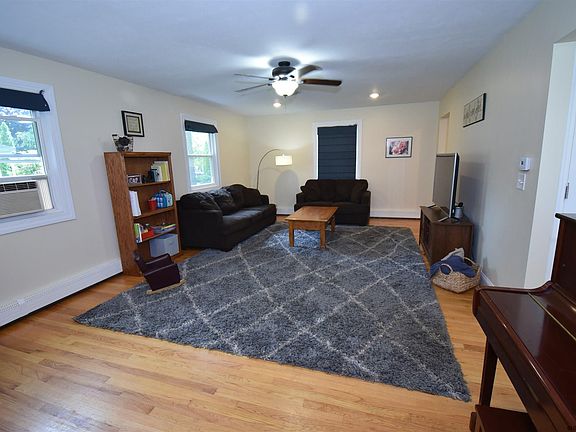 5th image of 12 Majorca Ln