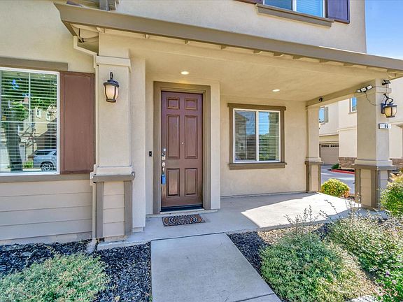2nd image of 86 Belle Harbor Cir