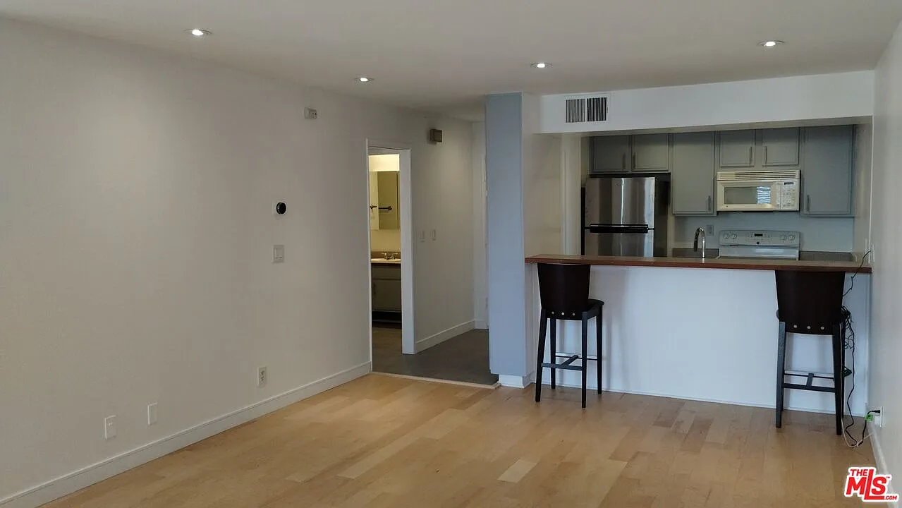 1 bed, 1.0 bath, 664 sqft, $2,700 — Photo 1