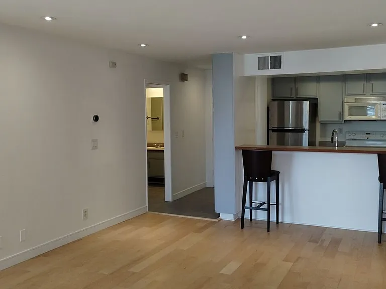 740 N Kings Rd #224 — Photo 1