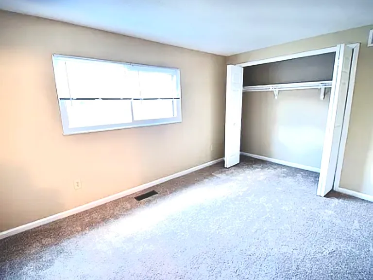 20 King Arthur Ct — Photo 16