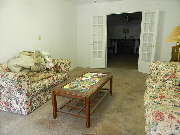 3rd image of 418 N Coulter Dr