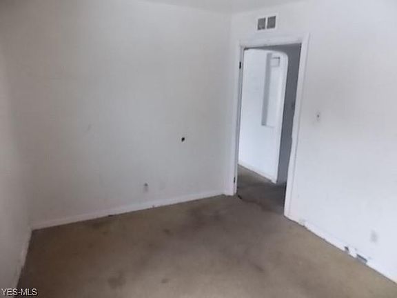 4th image of 3264 E 147th St