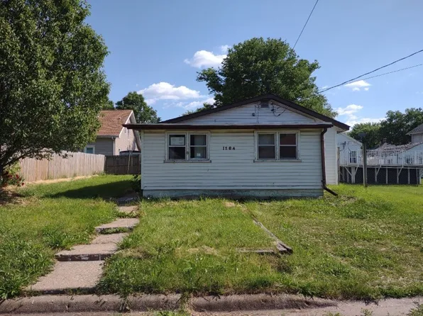 1204 Margaret St, Pekin, IL 61554