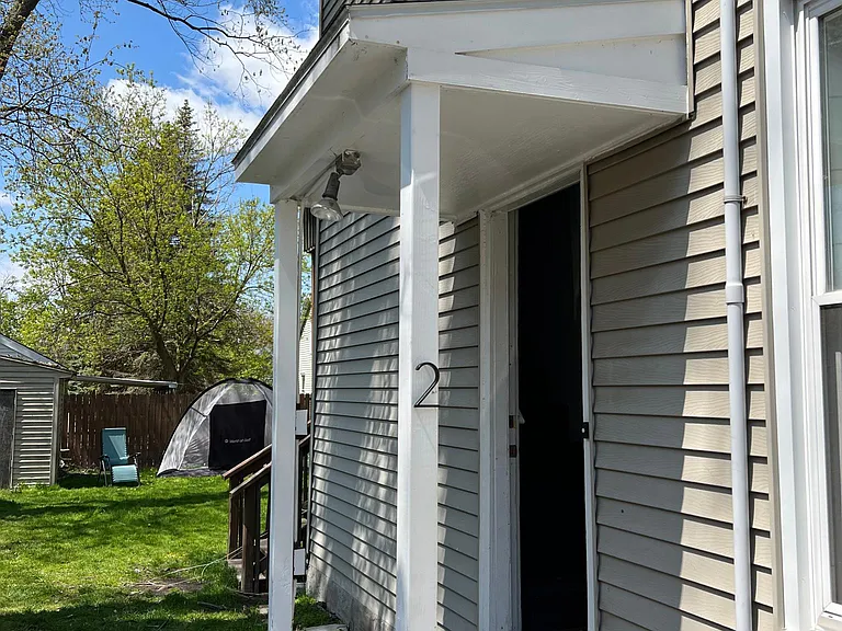 1361 Portland Ave NE #2 — Photo 4
