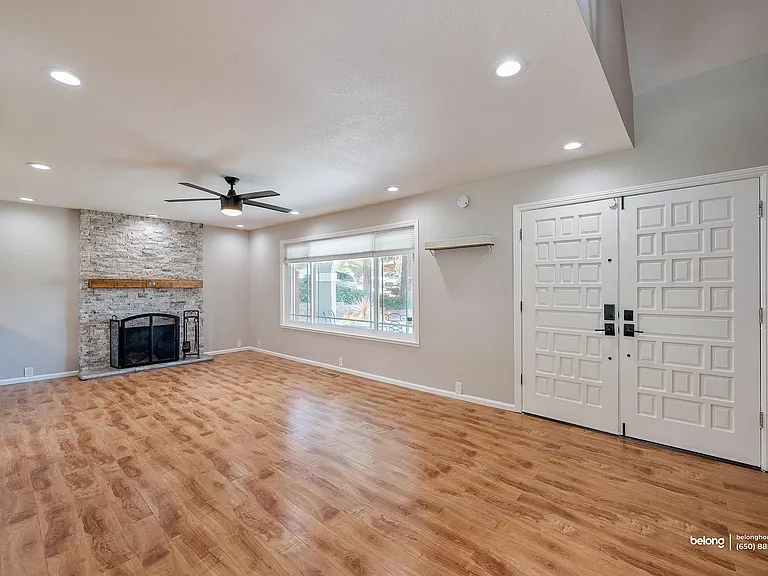 3661 Slopeview Dr — Photo 9