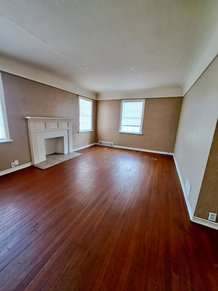 Building Photo - 364 Delaware Ave #4