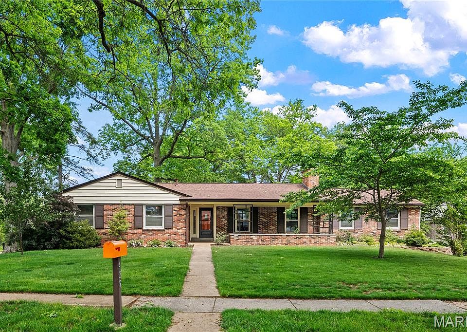 1st image of 429 Geyer Forest Dr