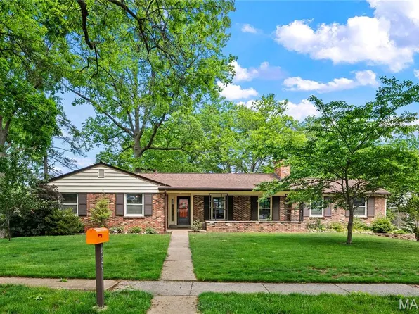 429 Geyer Forest Dr, Saint Louis, MO 63122