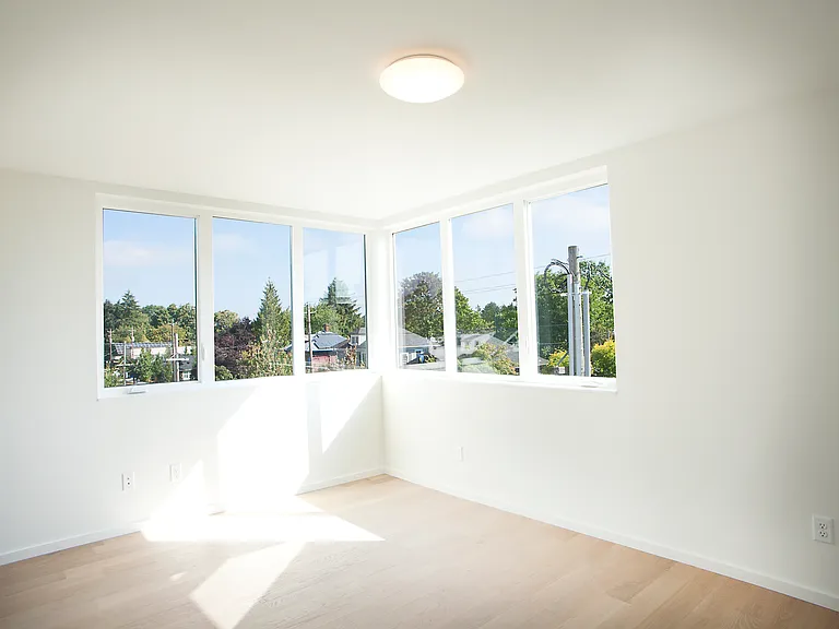 5733 N Albina Ave — Photo 11