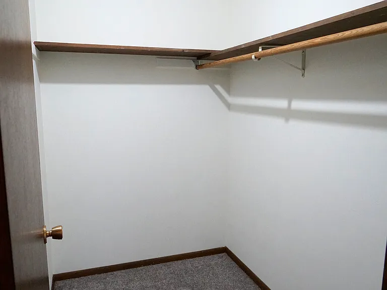 Edina Manor Apartments — Photo 26