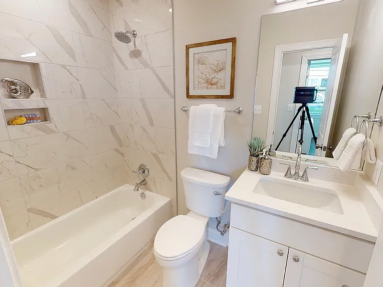 232 Hamilton St NW #104 — Photo 2