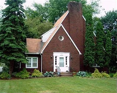 178 Overwood Rd photo 1