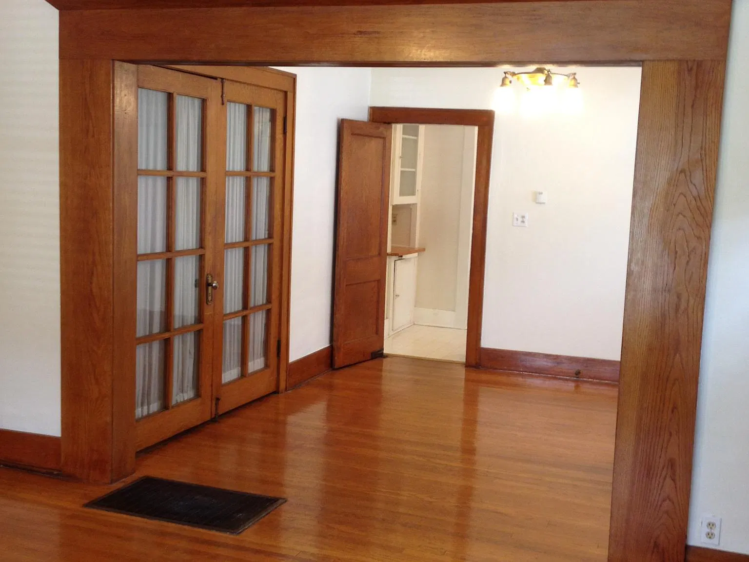 1 bed, 1000 sqft, $1,100 — Photo 3