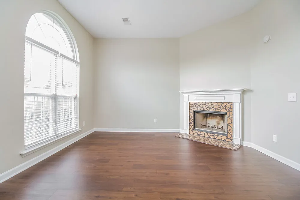 3 bed, 2.5 bath, 1688 sqft, $2,250 — Photo 3